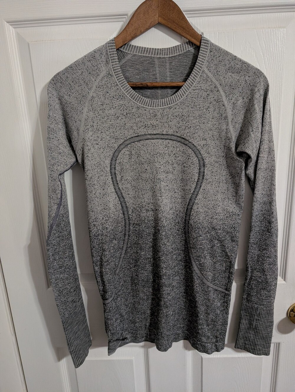 Lululemon Womens Swiftly Tech Gray Long Sleeve  Shirt Top Active Run Yoga Size 8